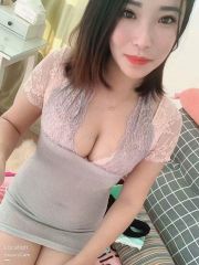 新市大胸情趣小骚妹 会喷水