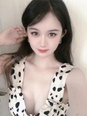 C奶性感白嫩小姐姐