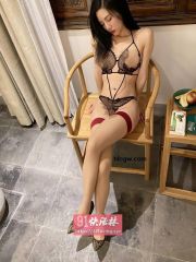 大奶三T淫妇