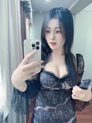 白嫩少妇妩媚又风情